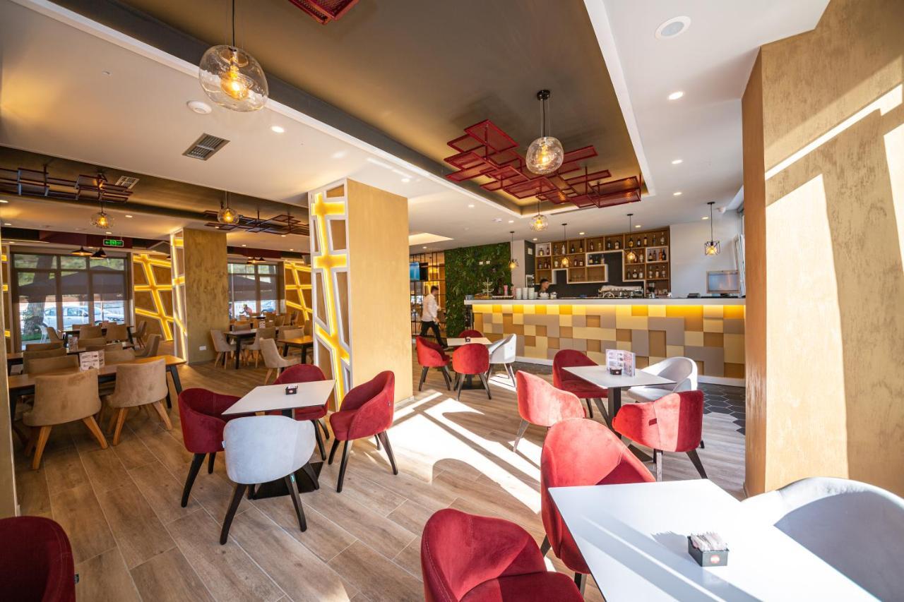 Ponari S Hotel Kryemëdhej Zewnętrze zdjęcie