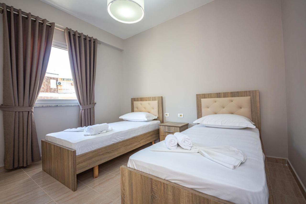 Ponari S Hotel Kryemëdhej Zewnętrze zdjęcie